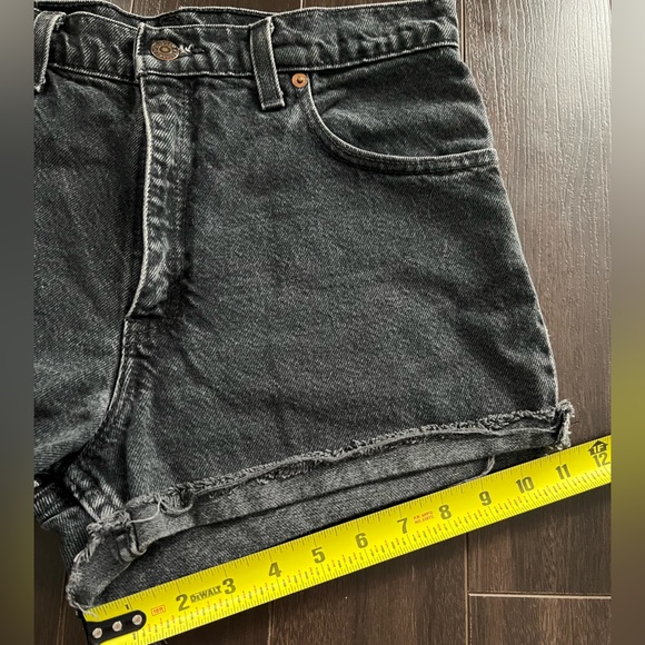 LEVIS Denim 550 relaxed mid/high-rise fit short (red tag) - Picture 5 of 7